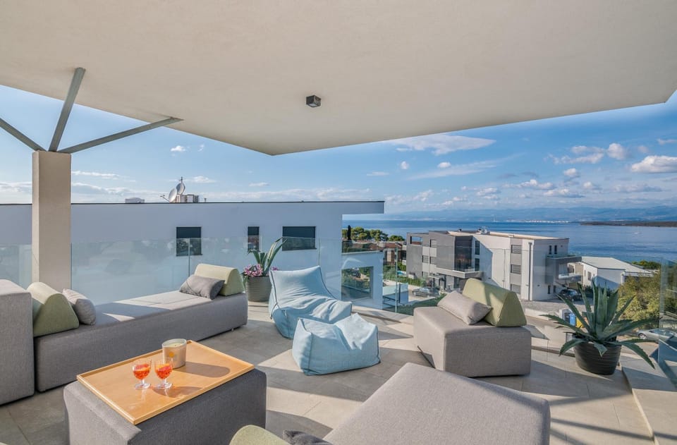 Natural landscape, View (from property/room), Balcony/Terrace, Seating area, Sea view
