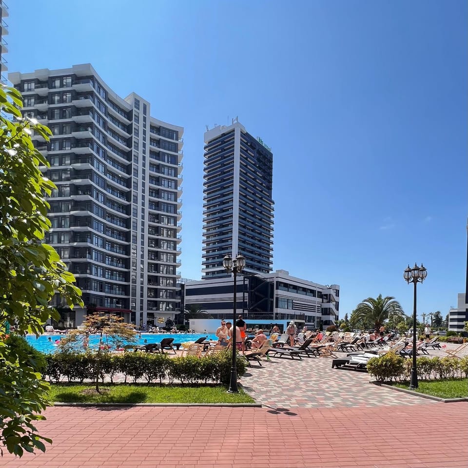 Апартаменты с бассейном на берегу моря в Батуми Apartment in Batumi
