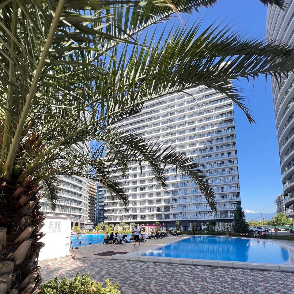 Апартаменты с бассейном на берегу моря в Батуми Apartment in Batumi