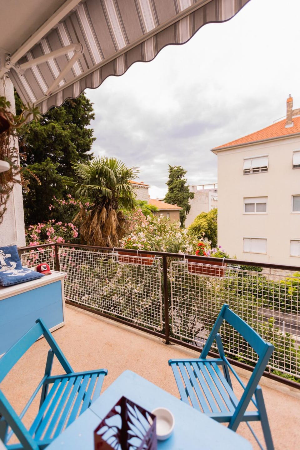 Property building, Patio, Day, Garden, View (from property/room), Balcony/Terrace, Seating area