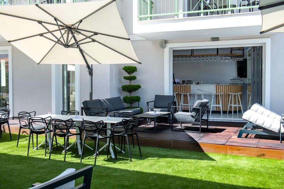 Restaurant/places to eat, Lobby or reception, Lounge or bar