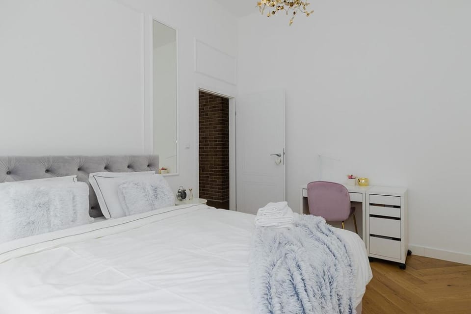 Bed, Photo of the whole room, Bedroom, hair dresser
