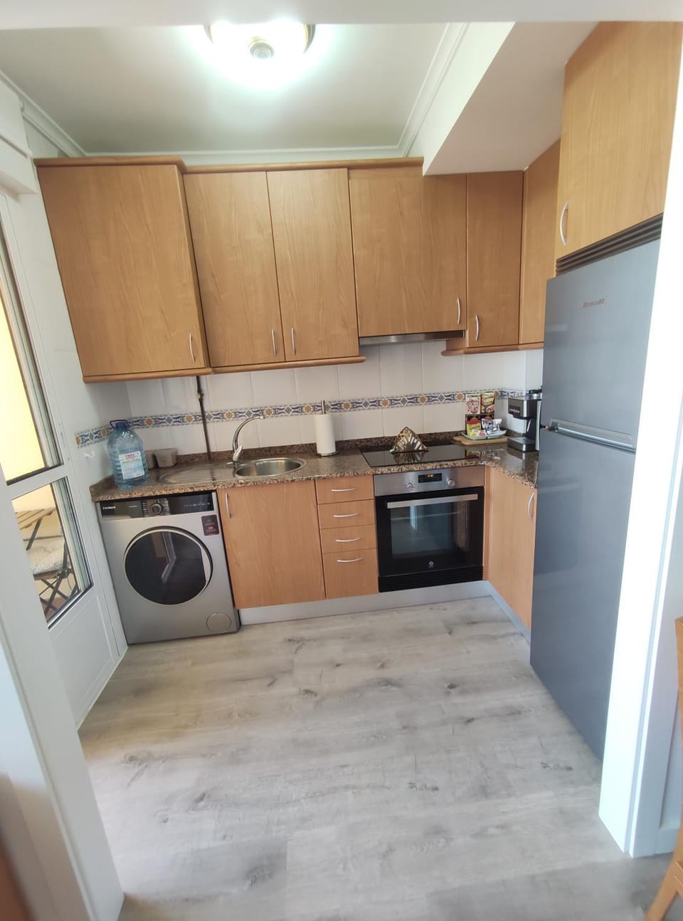 Kitchen or kitchenette, stove, washing machine, kitchen