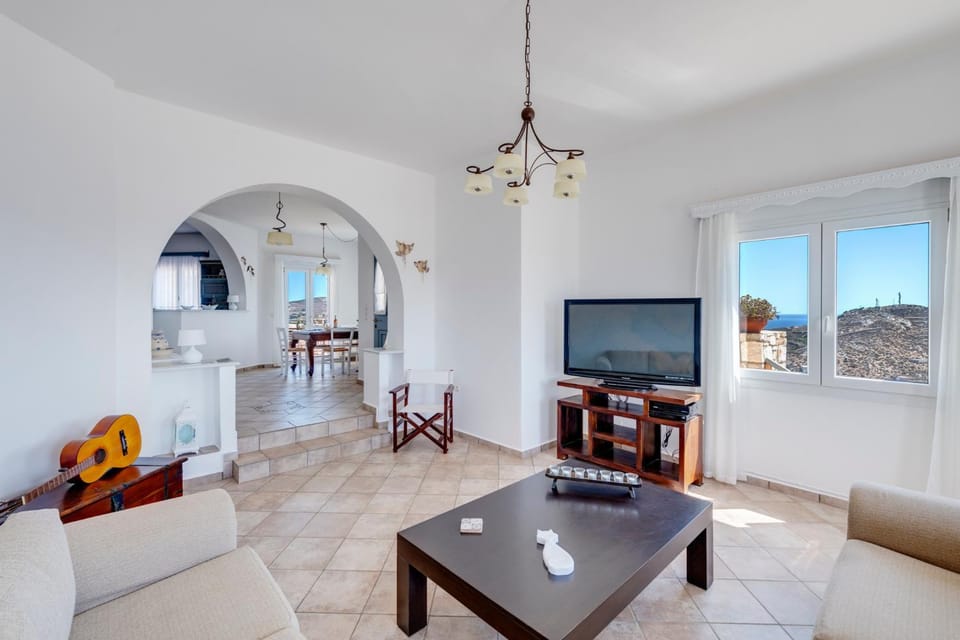 Communal lounge/ TV room, TV and multimedia, Living room, Dining area