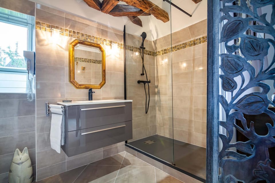 Shower, Bathroom, towels