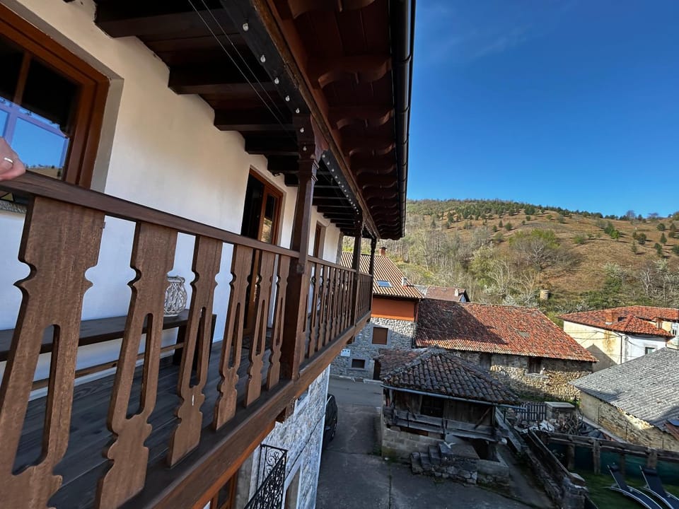 La Balconada de Valdeón House in Asturias