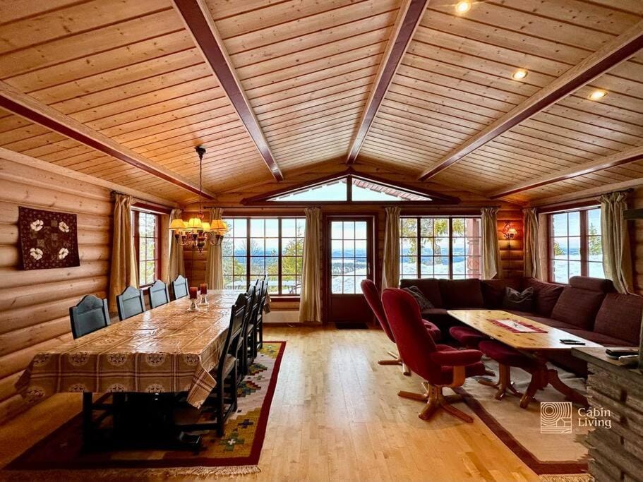 Large cabin with Sjusjøens best view, sauna and ski in out Cabin in Innlandet