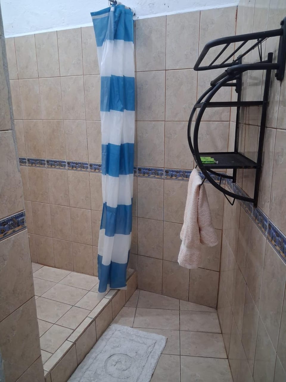 Natural Pacific Suites, private family rooms Apartment in Quepos
