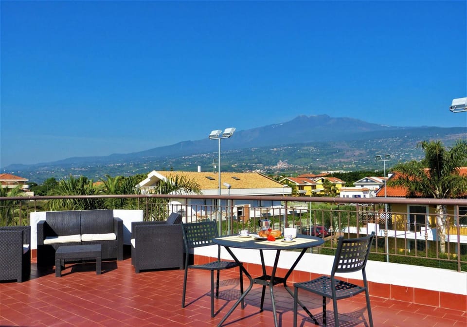 Balcony/Terrace, Mountain view
