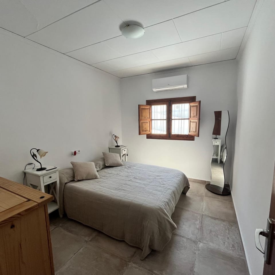 Bedroom, air conditioner