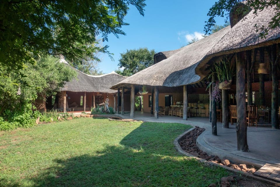 Communal lounge/ TV room, Garden view