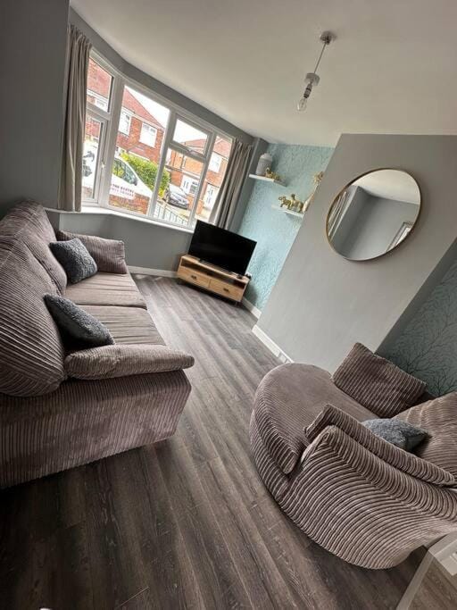 Fabulous 3bed off street parking Apartment in Stafford