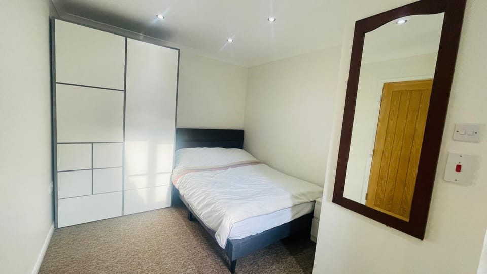 Bed, Photo of the whole room, Bedroom, wardrobe