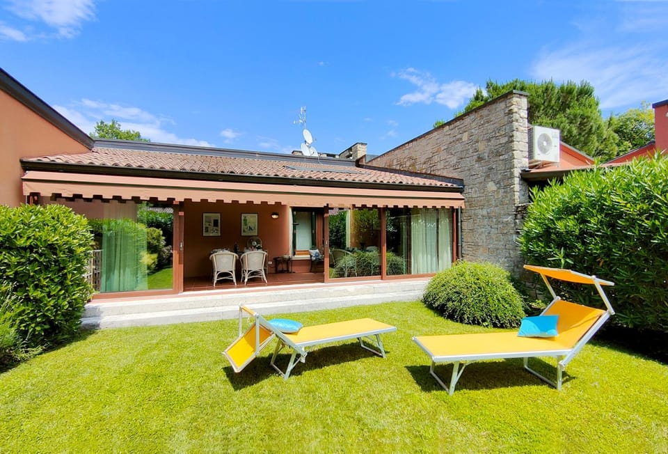 Patio, Garden, sunbed