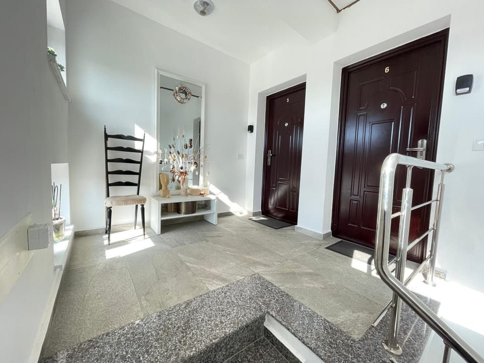 Cazare apartamente LAVI-TOUR Tg Neamț Apartment hotel in Romania