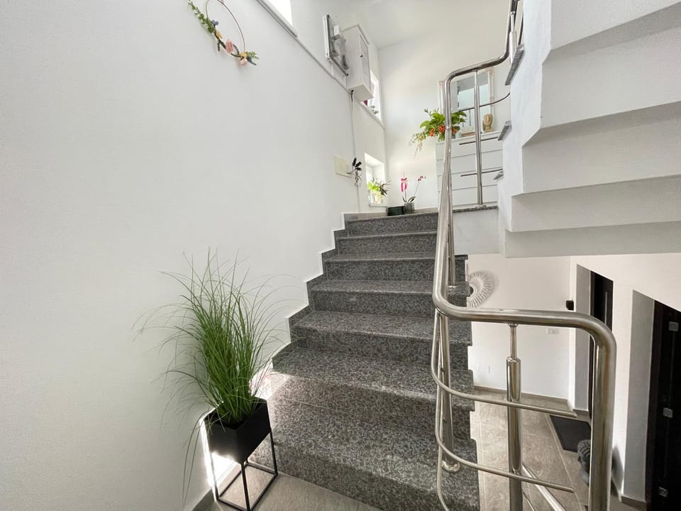 Cazare apartamente LAVI-TOUR Tg Neamț Apartment hotel in Romania