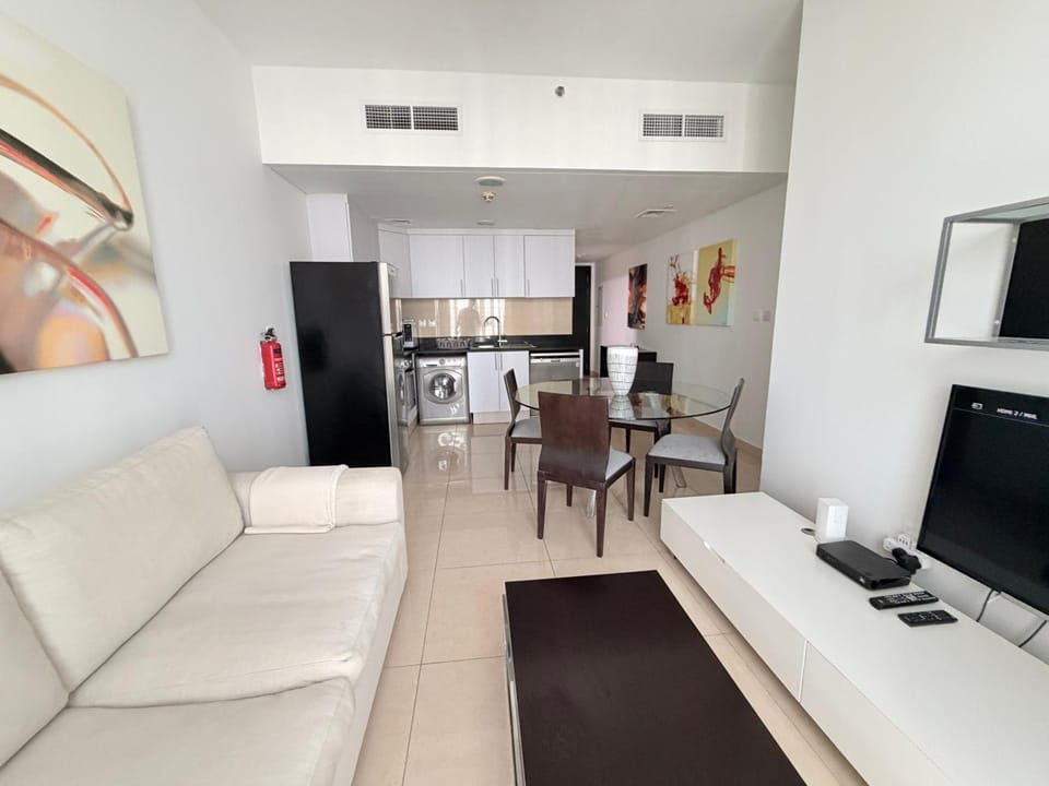 ModernLux - Luxury Duplex 1 BR in Movenpick Hotel JLT with Lake View Apartment in Dubai