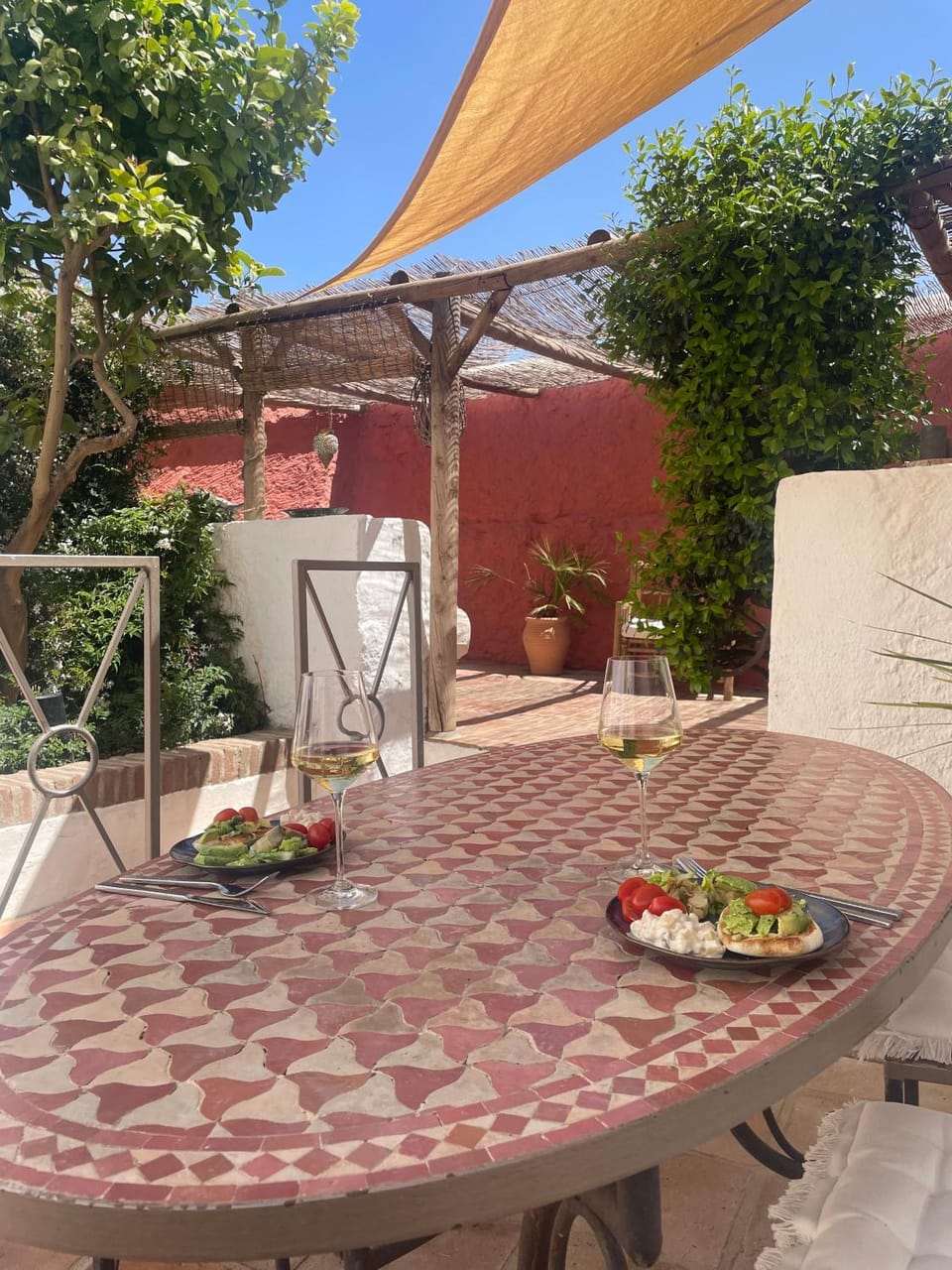 Patio, Food and drinks, Dining area, Alcoholic drinks