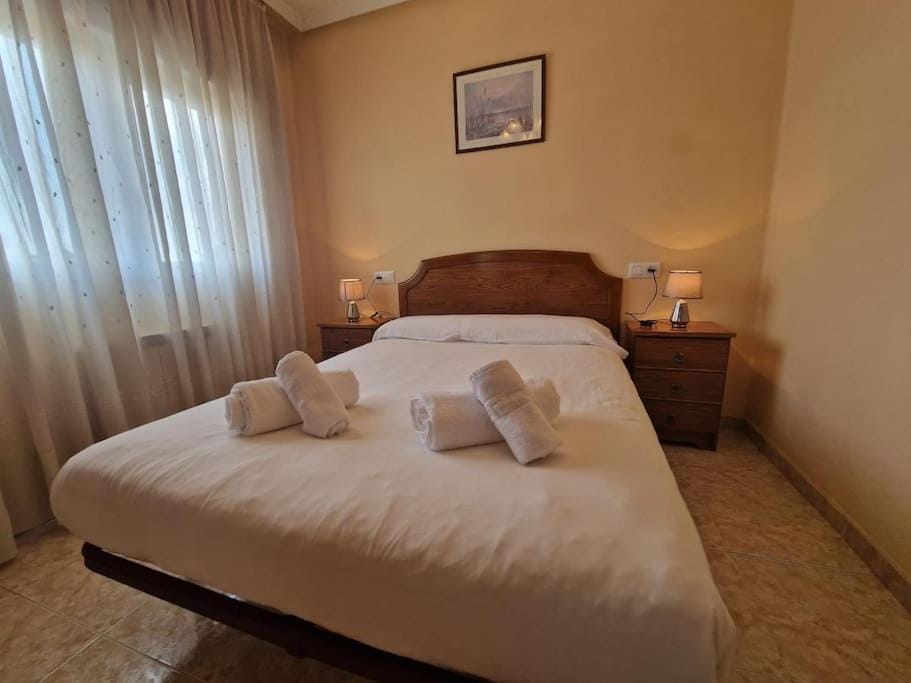 626A Tres dormitorios con garaje by R2R Consulting Apartment in Oviedo