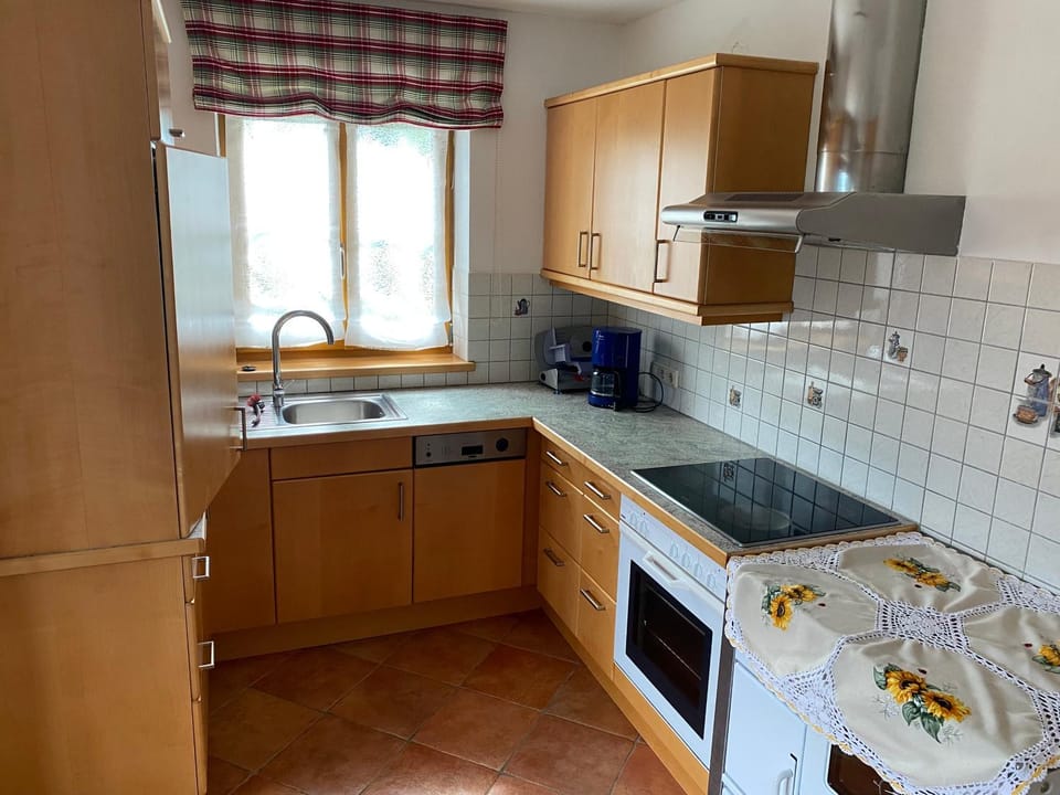 Kitchen or kitchenette, dishwasher