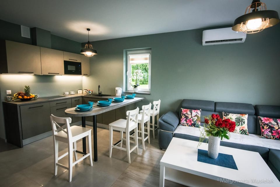 Coffee/tea facilities, Kitchen or kitchenette, Living room, Seating area, Dining area, dishwasher, microwave, stove