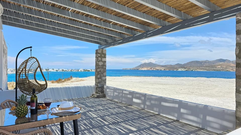 Natural landscape, Balcony/Terrace, Dining area, Beach, Sea view