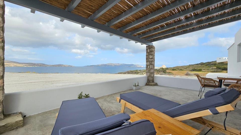 View (from property/room), Balcony/Terrace, sunbed
