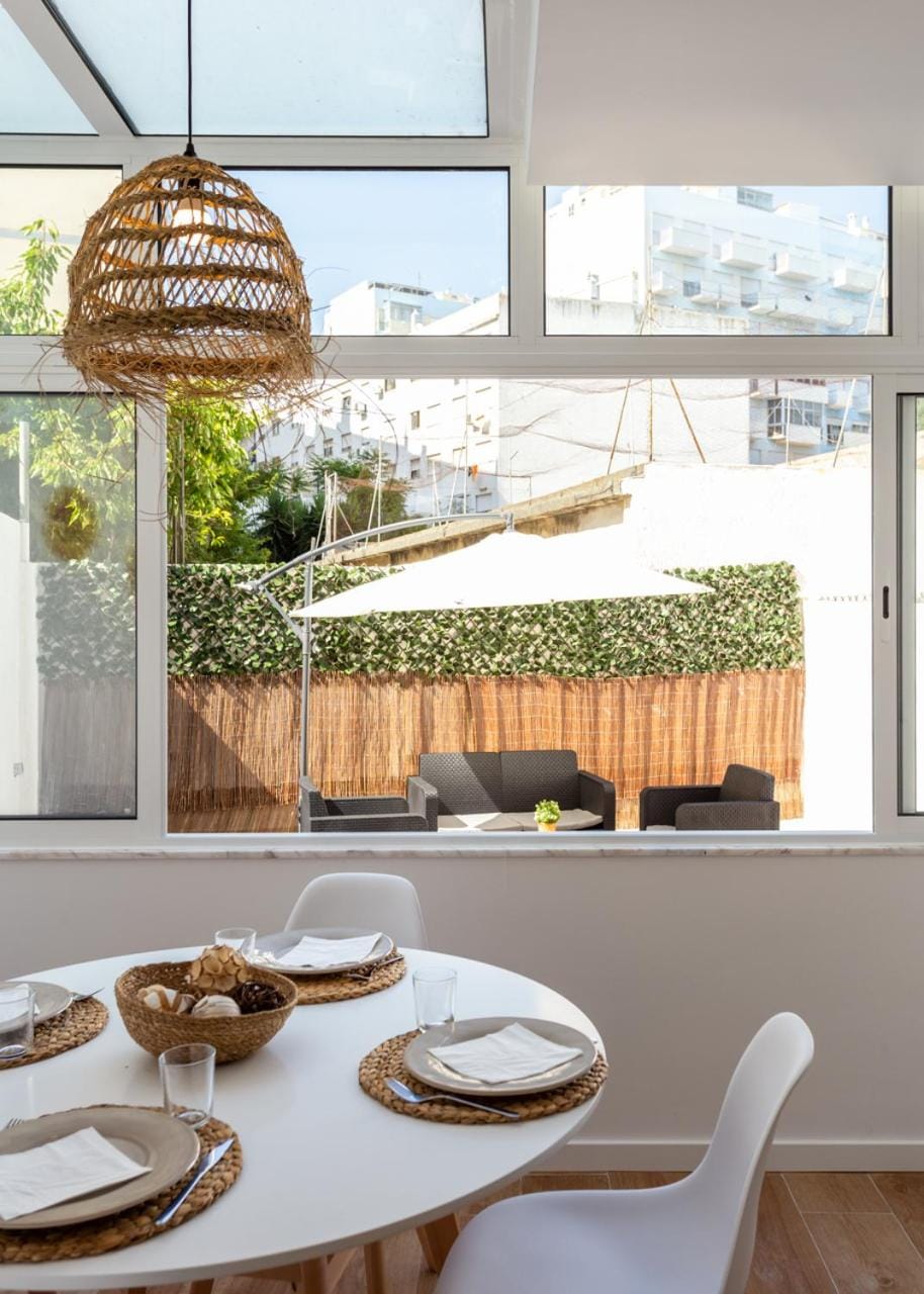 Patio, Living room