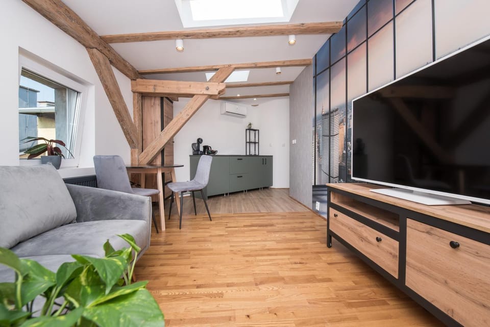 TV and multimedia, Seating area