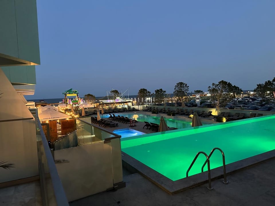 Aqua Infinity- Pool & SPA Resort Apartment in Constanța County