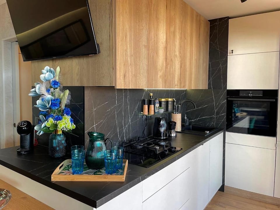 TV and multimedia, Kitchen or kitchenette, dishwasher, stove