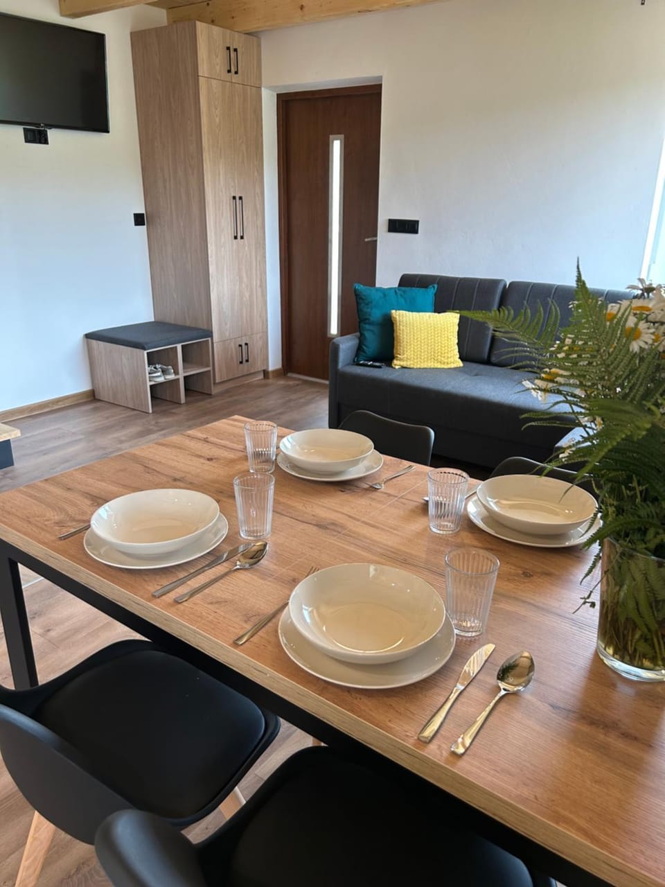 Seating area, Dining area