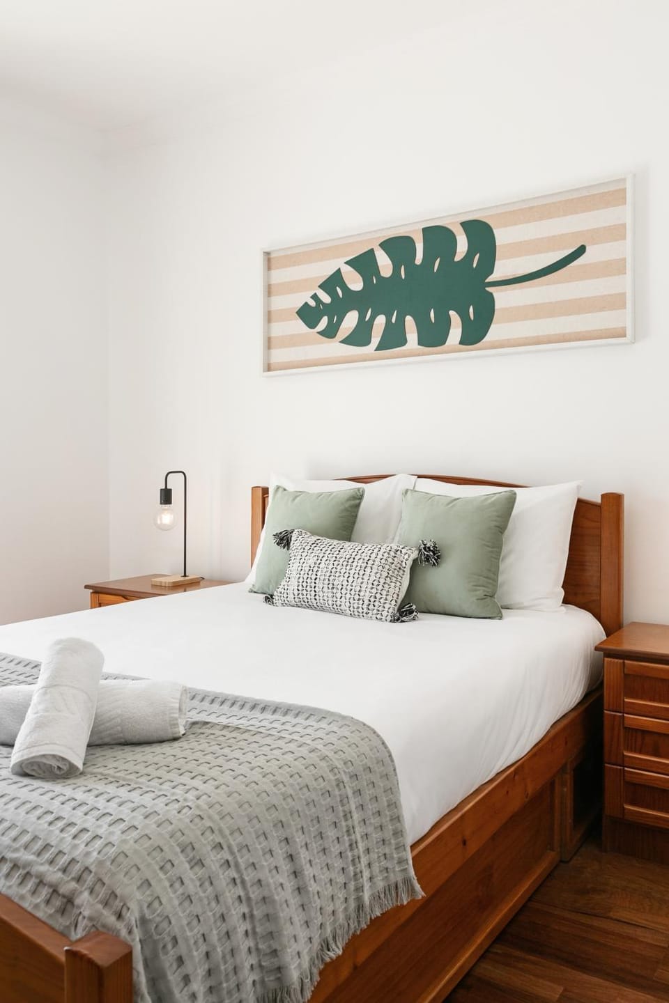 Bed, Photo of the whole room, Decorative detail, Bedroom