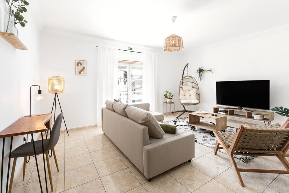 Communal lounge/ TV room, TV and multimedia, Living room, Decorative detail, Seating area