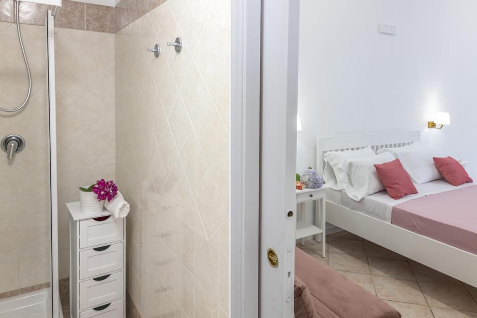 Bathroom, Photo of the whole room, towels