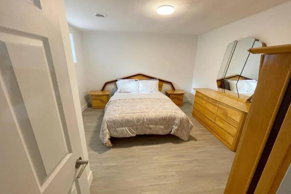 Stylish and luxurious apartment basement unit House in Longueuil