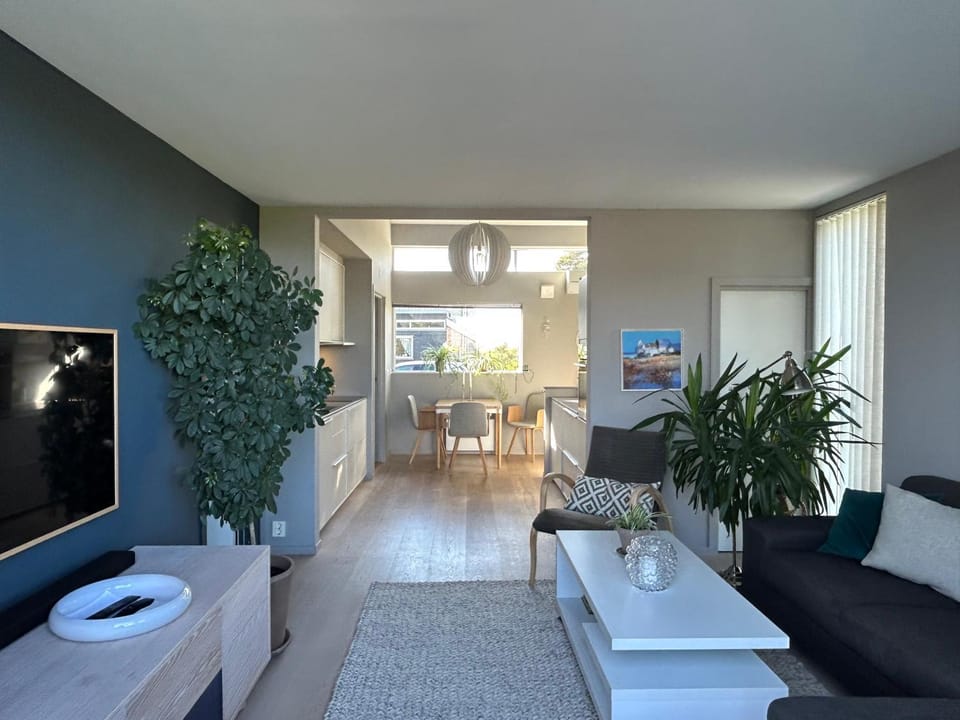 Lys leilighet med fine uteplasser - 2 soverom samt 2 soveplasser i åpent rom i andre etasje Apartment in Viken, Norway