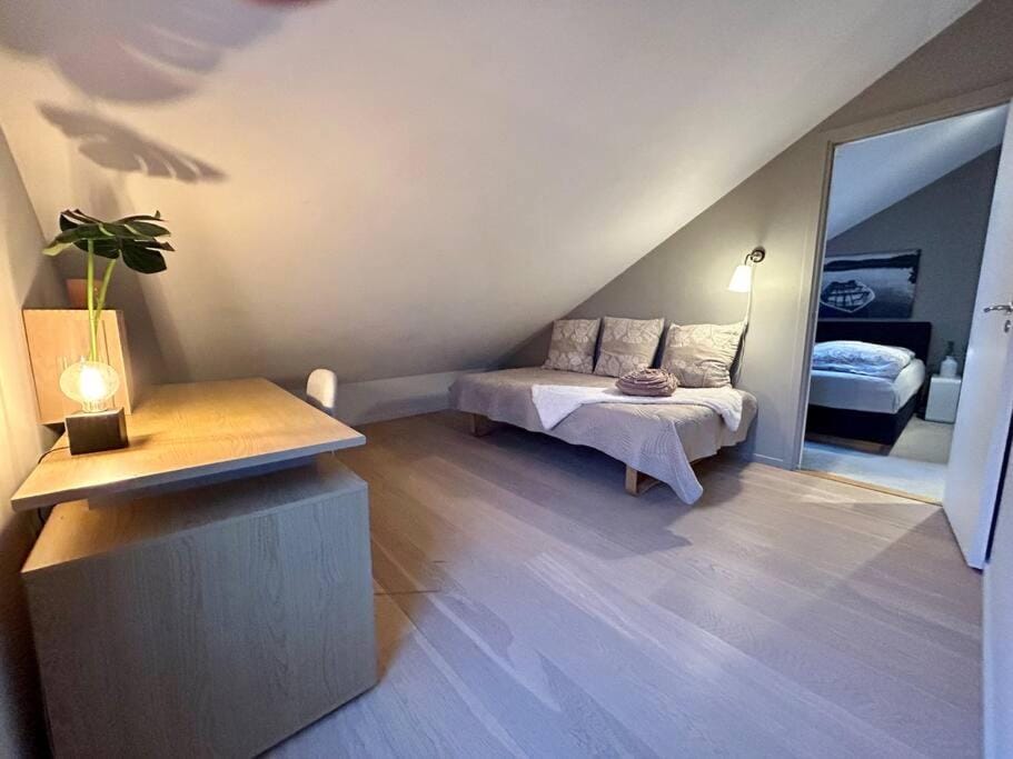 Bed, Living room, Bedroom