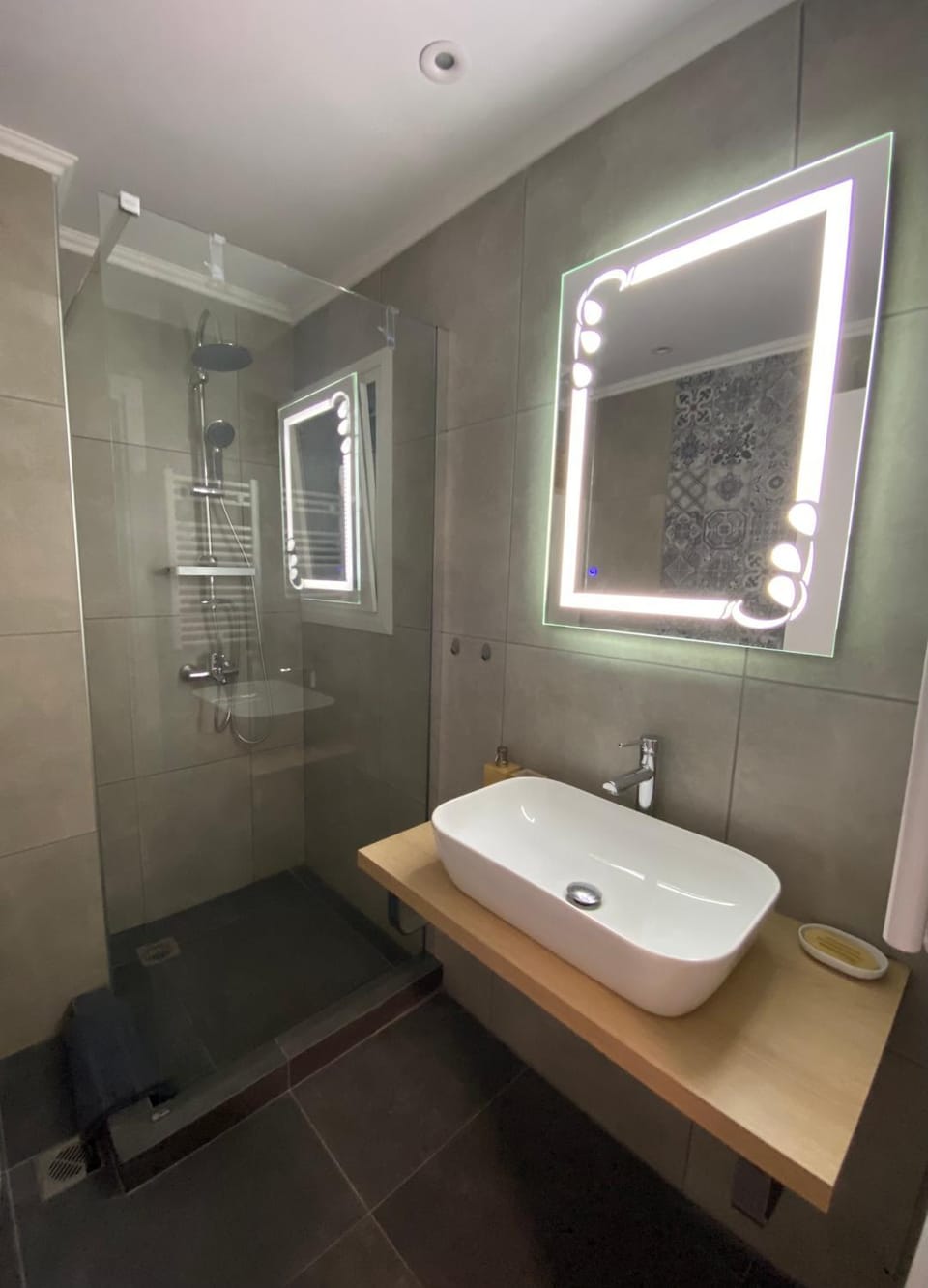 Nike’s Katechaki Apartment in Athens