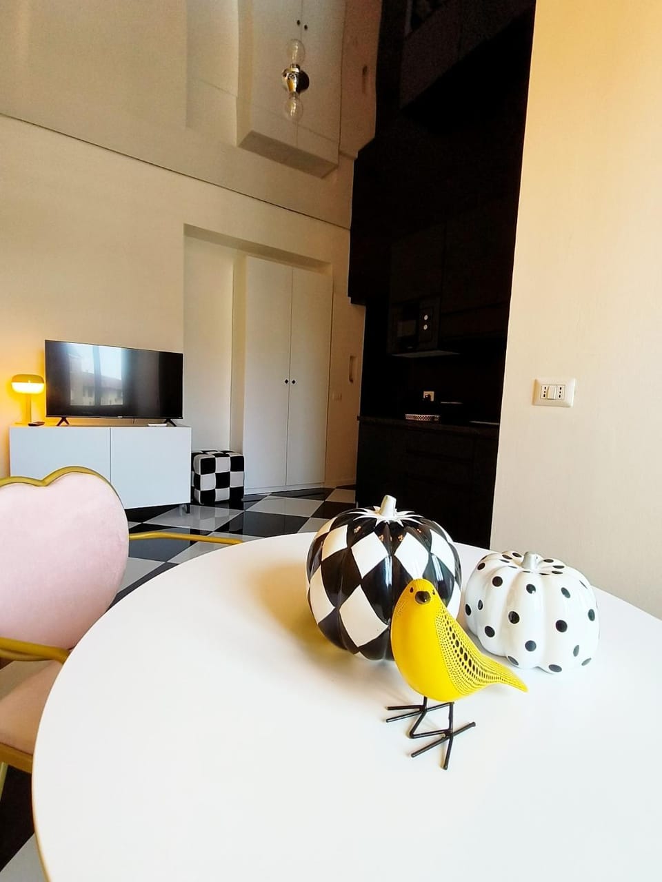 TV and multimedia, Living room, Seating area, Evening entertainment