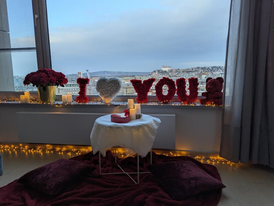 Sunset stay - Stunning views & Romantic Experience Option Apartment in Bratislava