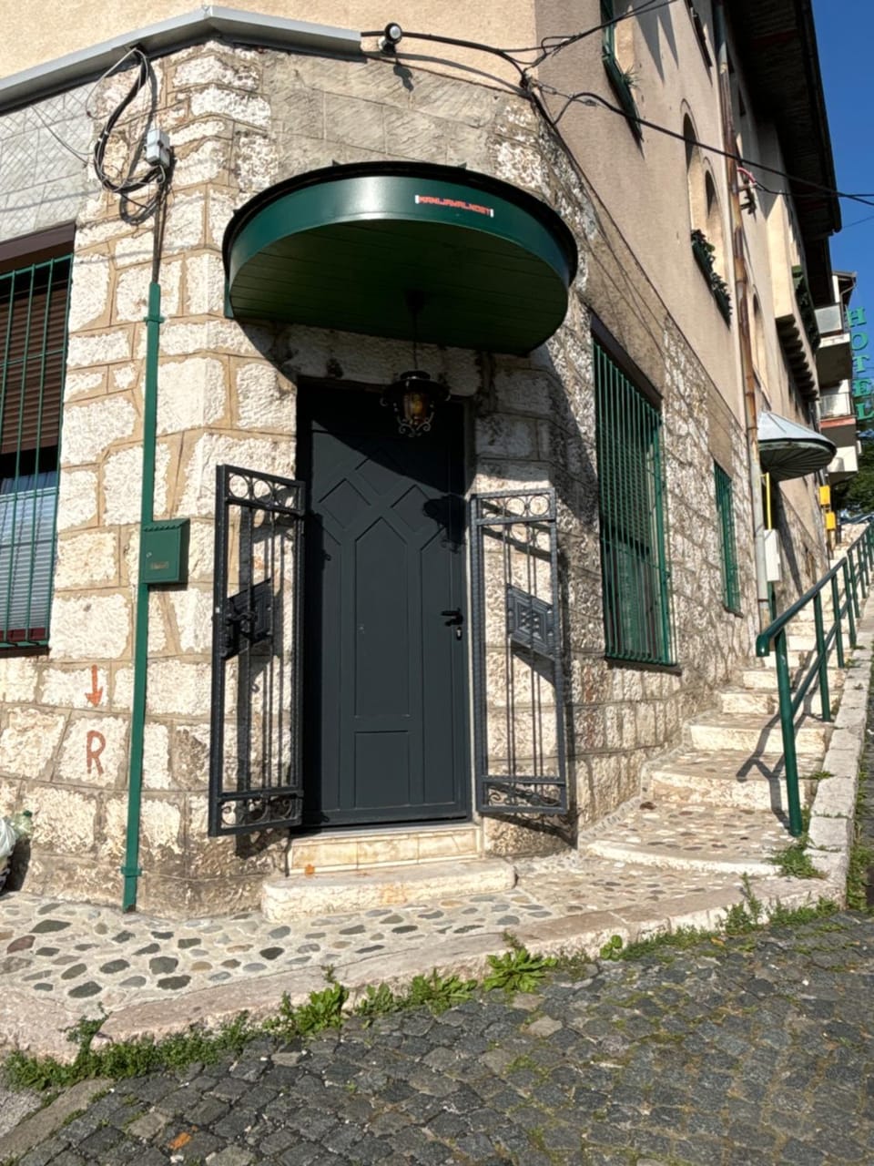 Property building, Facade/entrance, Day