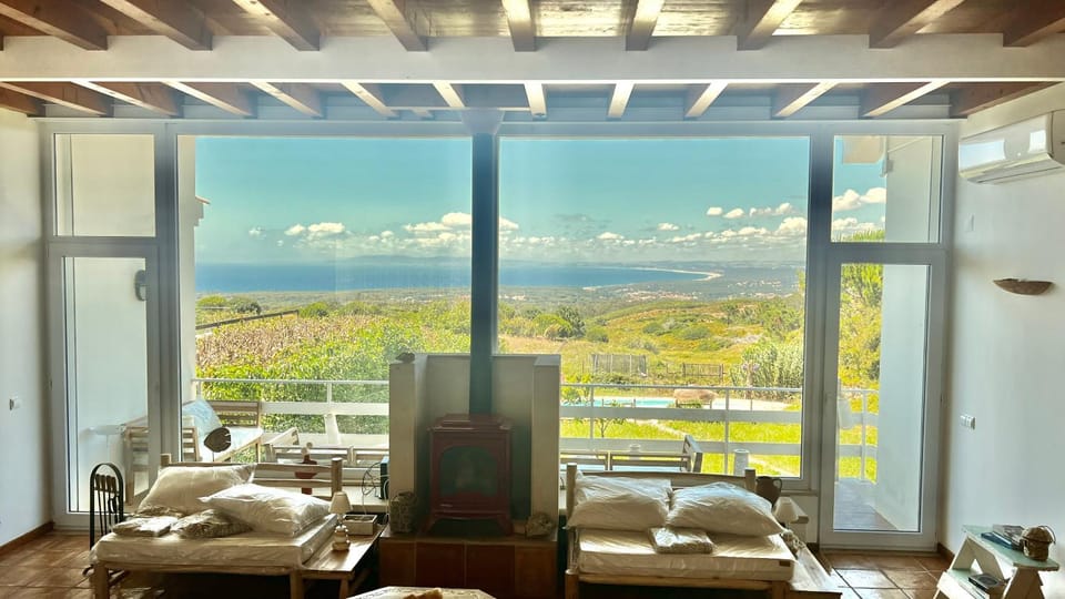 Lovely Beach House with Stunning View Villa in Setubal District