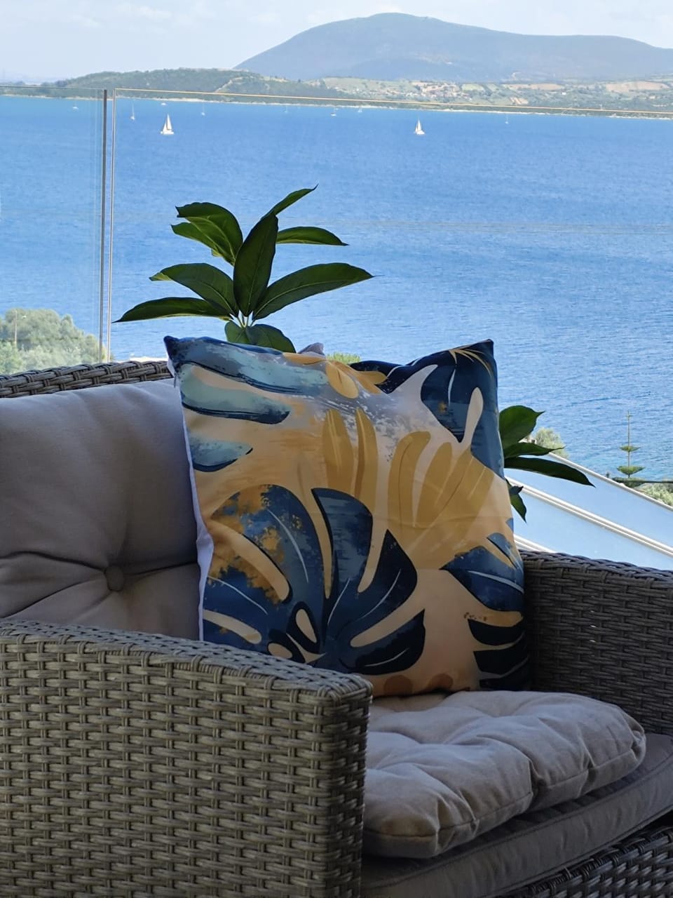 Day, Natural landscape, Living room, Seating area, Mountain view, Sea view