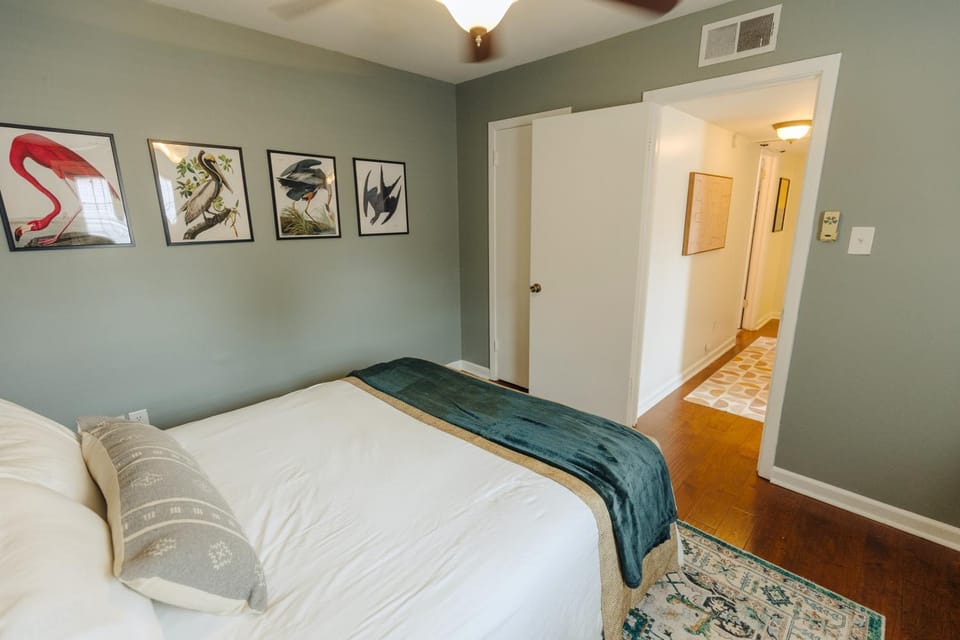 Photo of the whole room, Bedroom