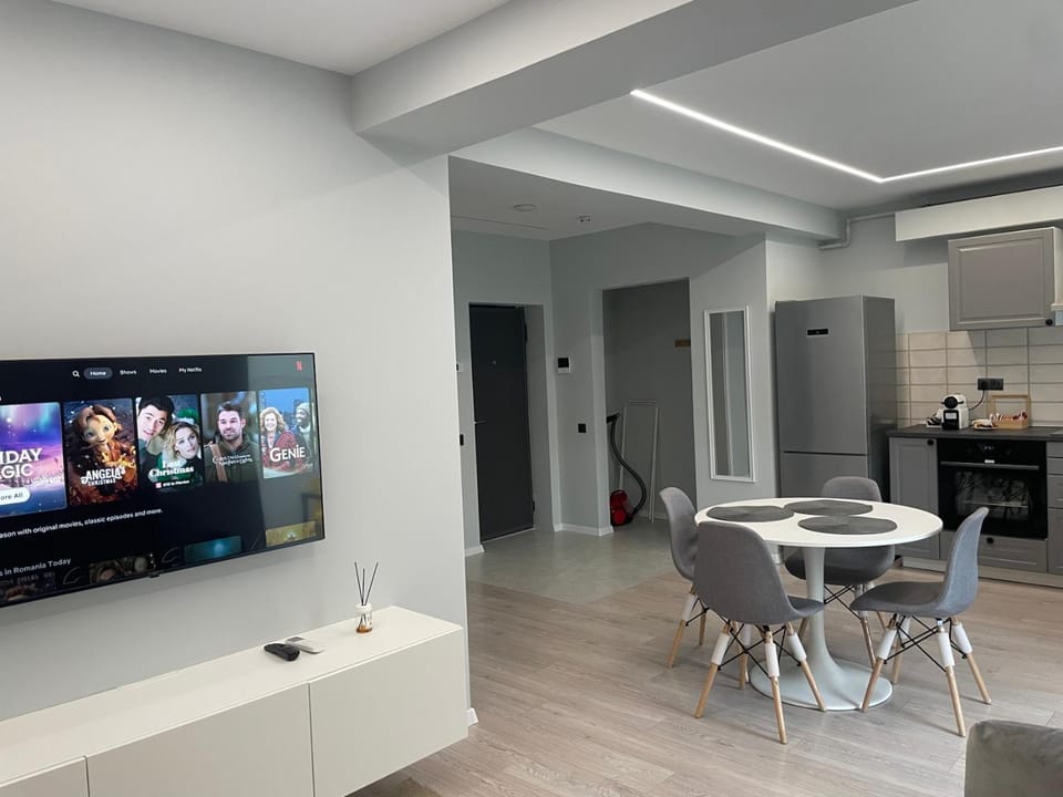 Communal lounge/ TV room, TV and multimedia, Kitchen or kitchenette, Dining area, Evening entertainment