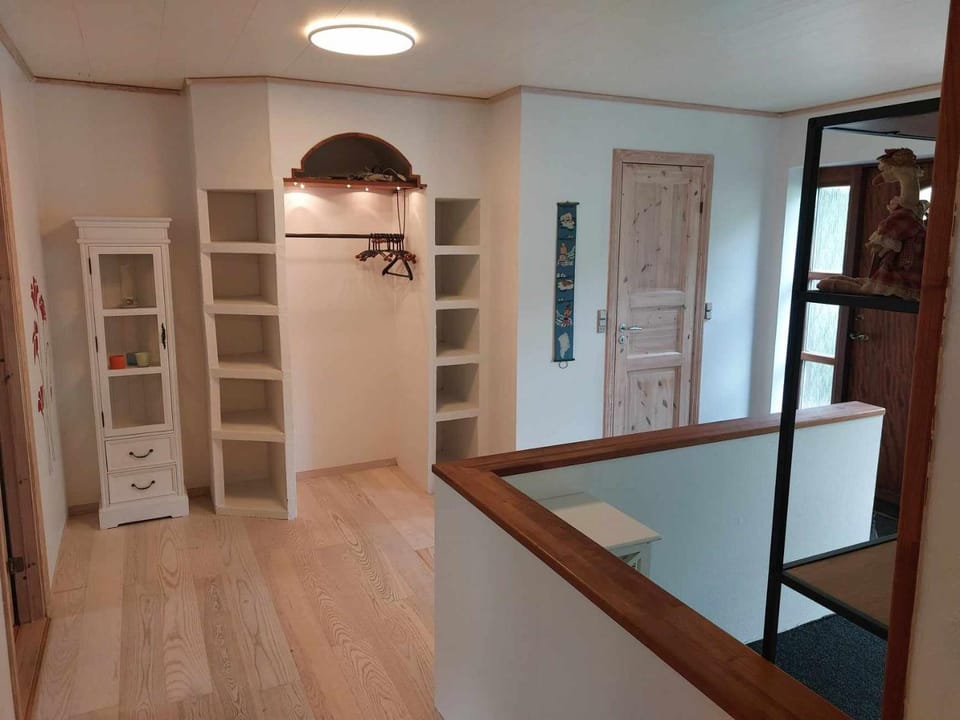 Facade/entrance, wardrobe