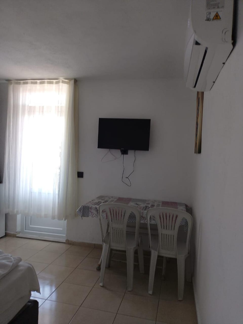 TV and multimedia, air conditioner