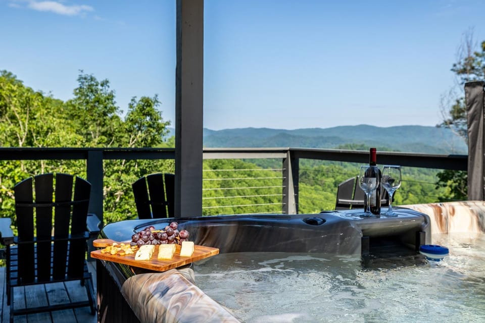 Patio, Day, Natural landscape, Hot Tub, Hot Tub, View (from property/room), Balcony/Terrace, Mountain view