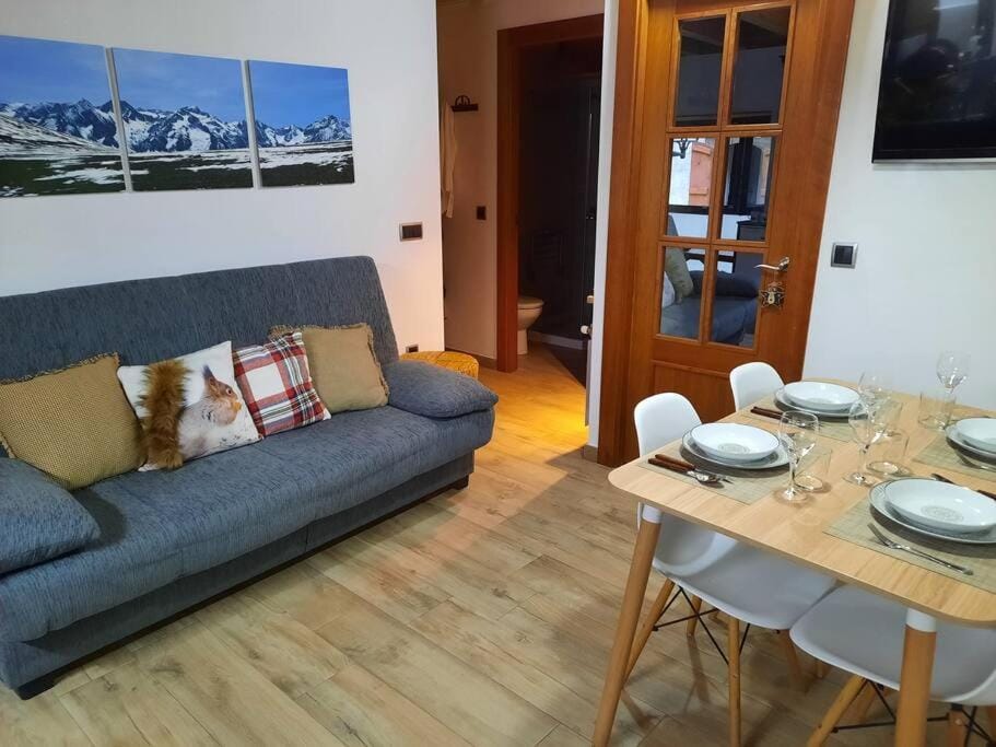Living room, Dining area